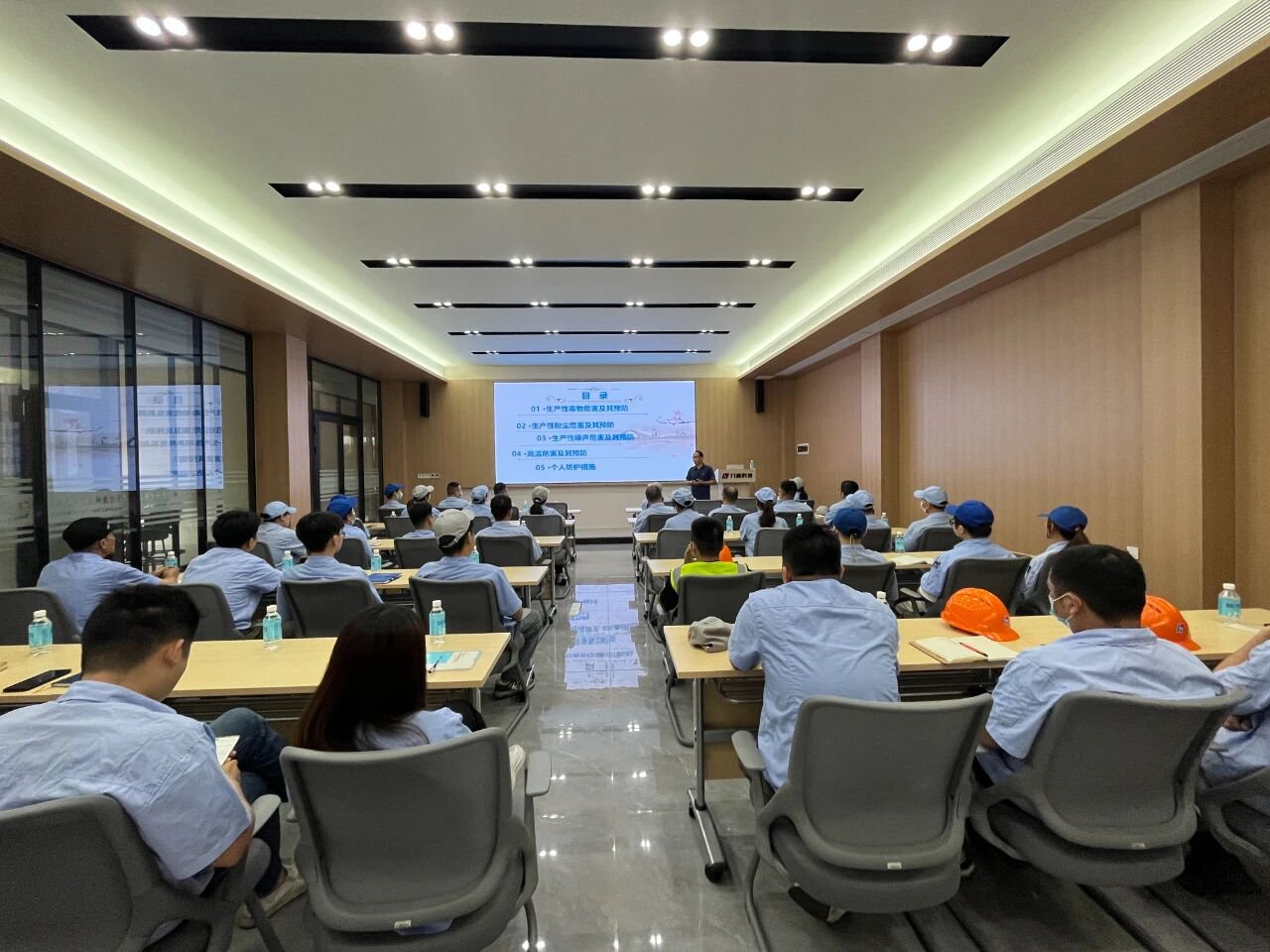 開展職業(yè)健康安全防范知識普及培訓