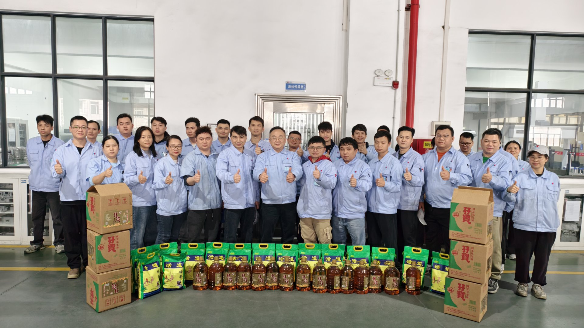 力源科技為員工發放春節福利